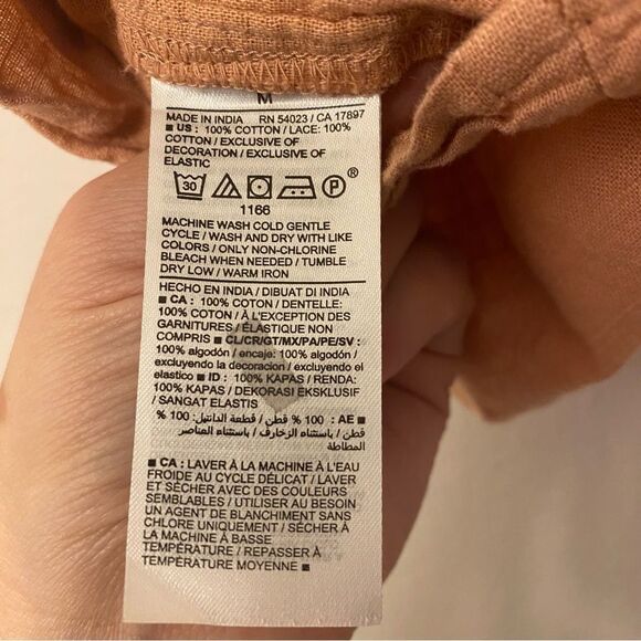 Old Navy Flutter Sleeve Crochet Lace low Tie-Back blouse Top peachy pink M - Picture 10 of 11